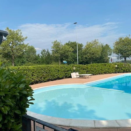 Appartamento Il Faro Con Giardino In Residence Con Piscina Дезенцано-дель-Гарда Экстерьер фото