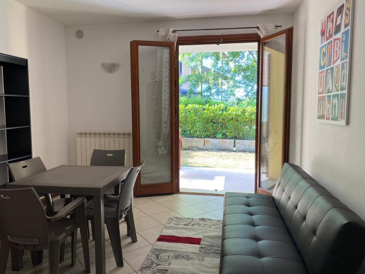 Appartamento Il Faro Con Giardino In Residence Con Piscina Дезенцано-дель-Гарда Экстерьер фото