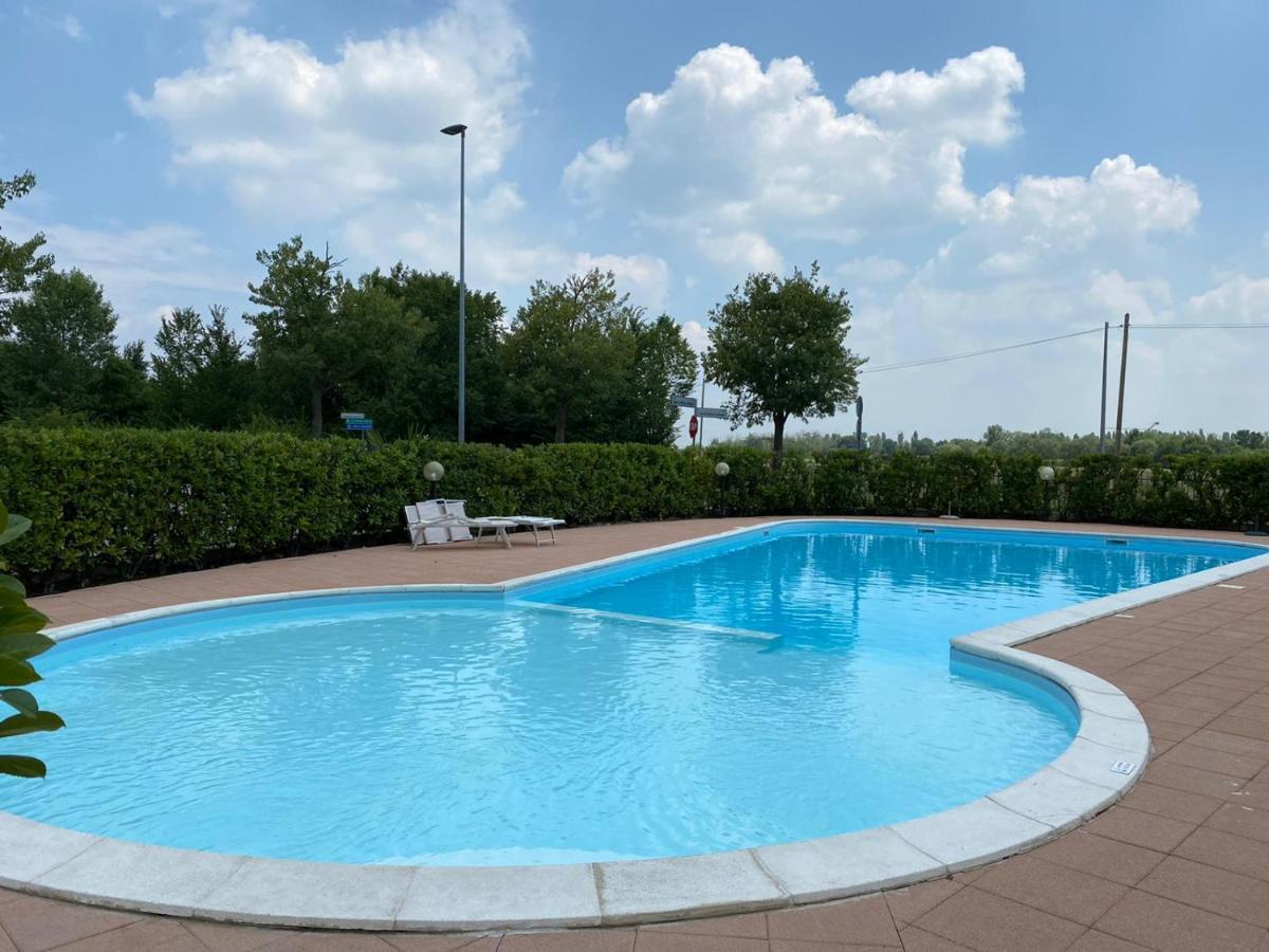 Appartamento Il Faro Con Giardino In Residence Con Piscina Дезенцано-дель-Гарда Экстерьер фото