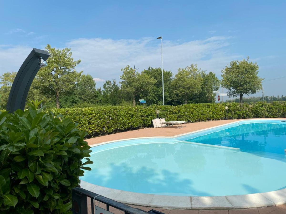 Appartamento Il Faro Con Giardino In Residence Con Piscina Дезенцано-дель-Гарда Экстерьер фото