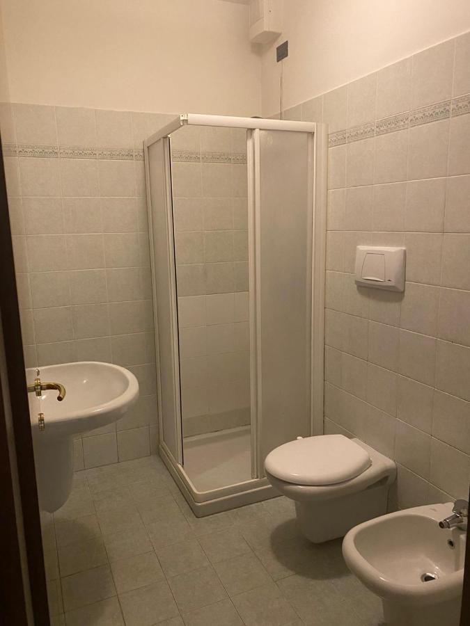 Appartamento Il Faro Con Giardino In Residence Con Piscina Дезенцано-дель-Гарда Экстерьер фото