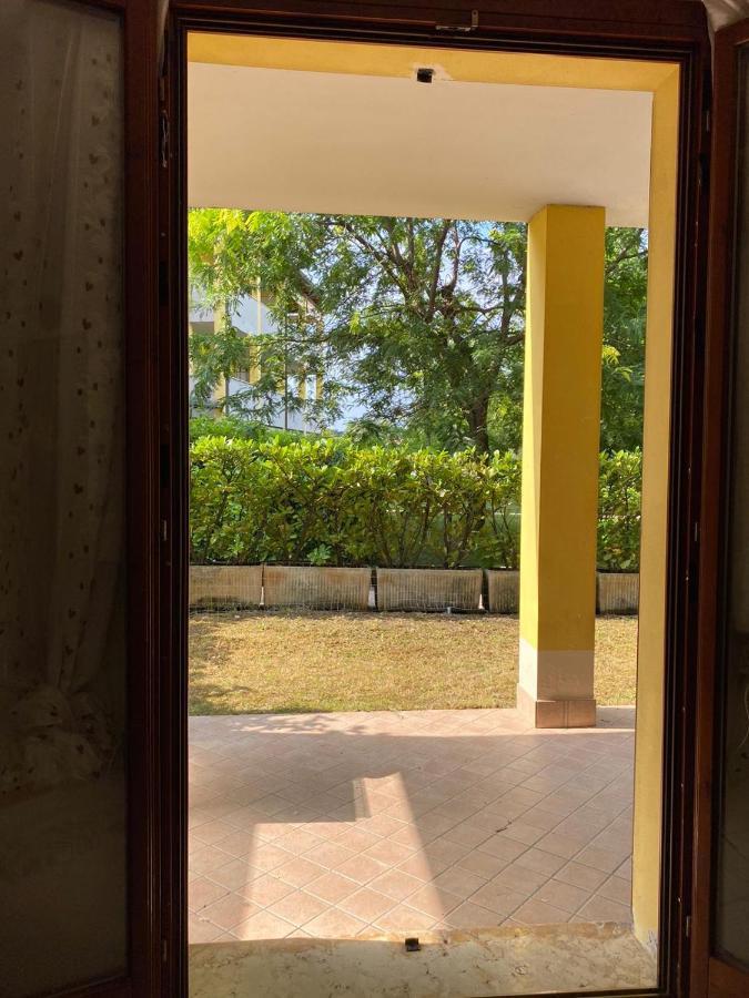 Appartamento Il Faro Con Giardino In Residence Con Piscina Дезенцано-дель-Гарда Экстерьер фото