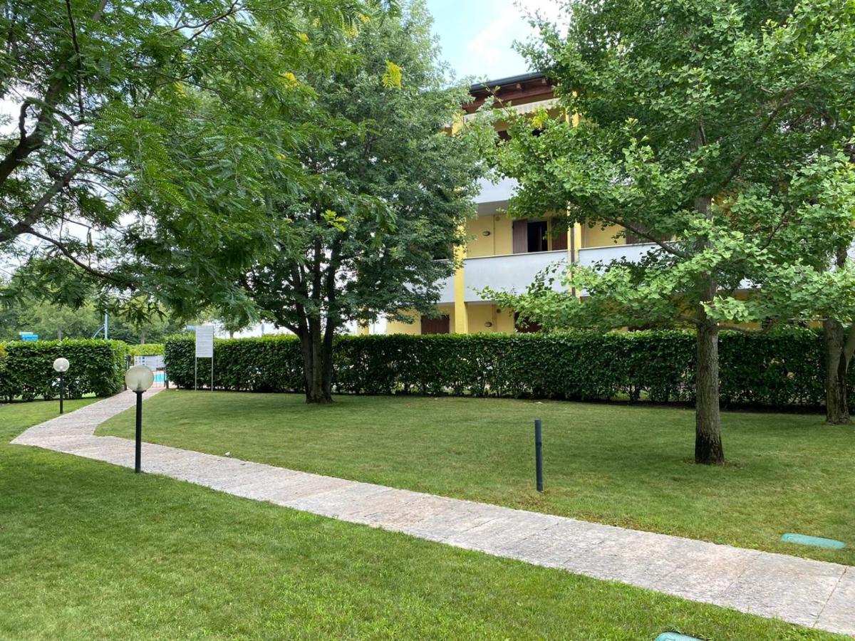 Appartamento Il Faro Con Giardino In Residence Con Piscina Дезенцано-дель-Гарда Экстерьер фото